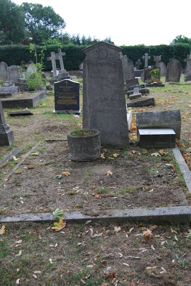 Grave of John William Waterhouse