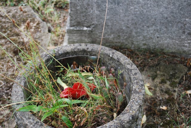 Grave of John William Waterhouse